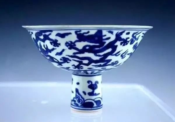 青花云龙纹高足碗-吉林省博物馆