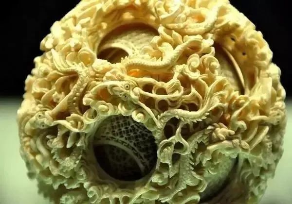 云龙人物纹转心象牙球-辽宁省博物馆