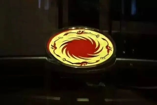 太阳神鸟金饰 四川金沙遗址博物馆 太阳神鸟金饰 四川金沙遗址博物馆