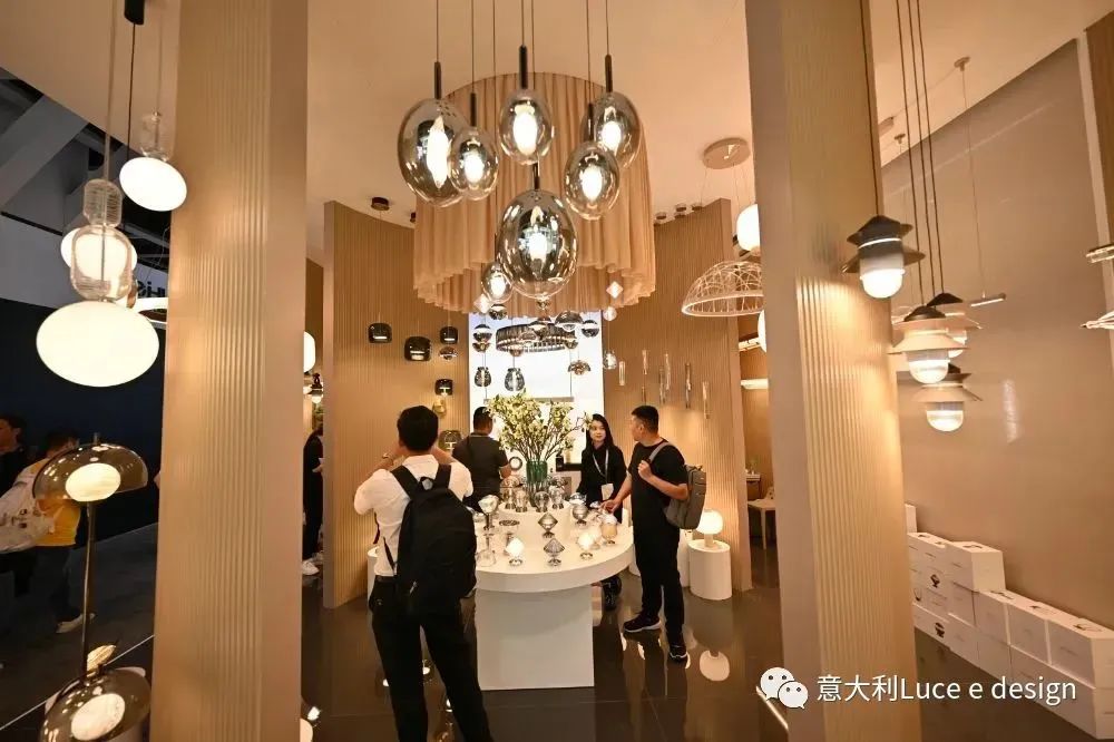 光与空间的关系